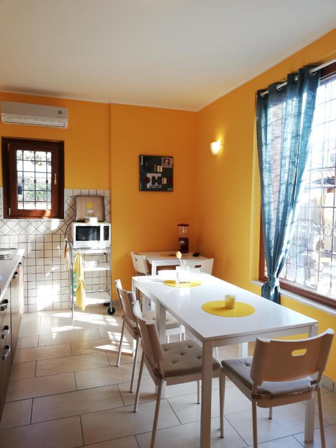The Yellow House Ф'юмічіно Екстер'єр фото