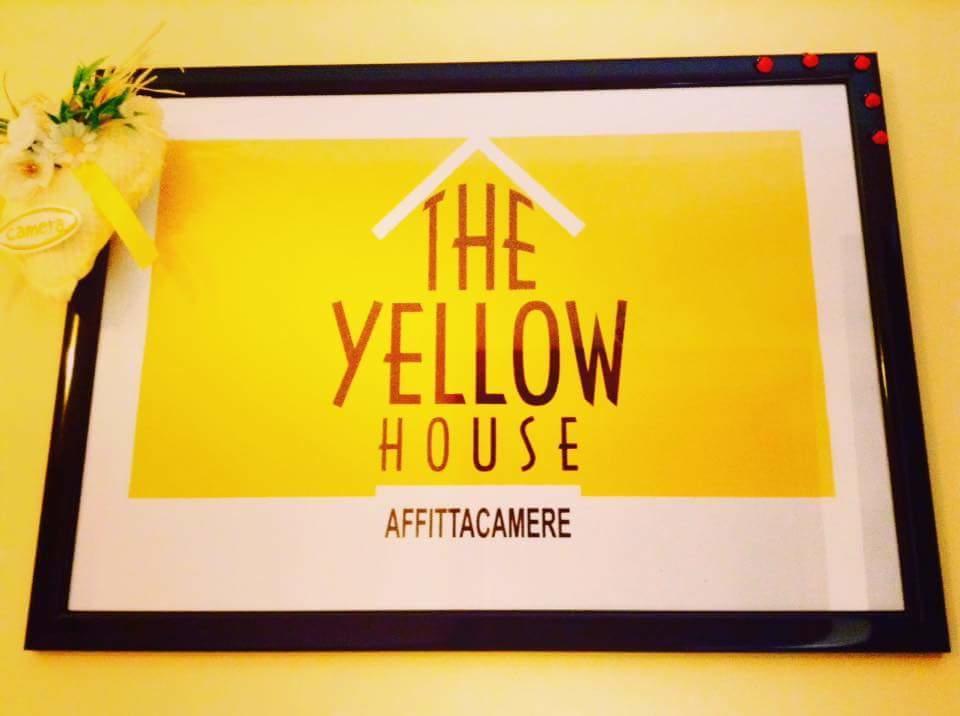 The Yellow House Ф'юмічіно Номер фото